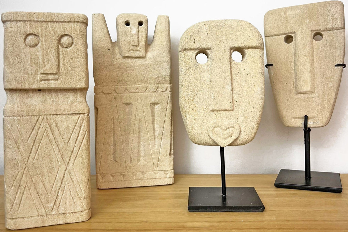 Figuras decorativas pequeñas de piedra hechas a mano con un estilo étnico y rústico moderno