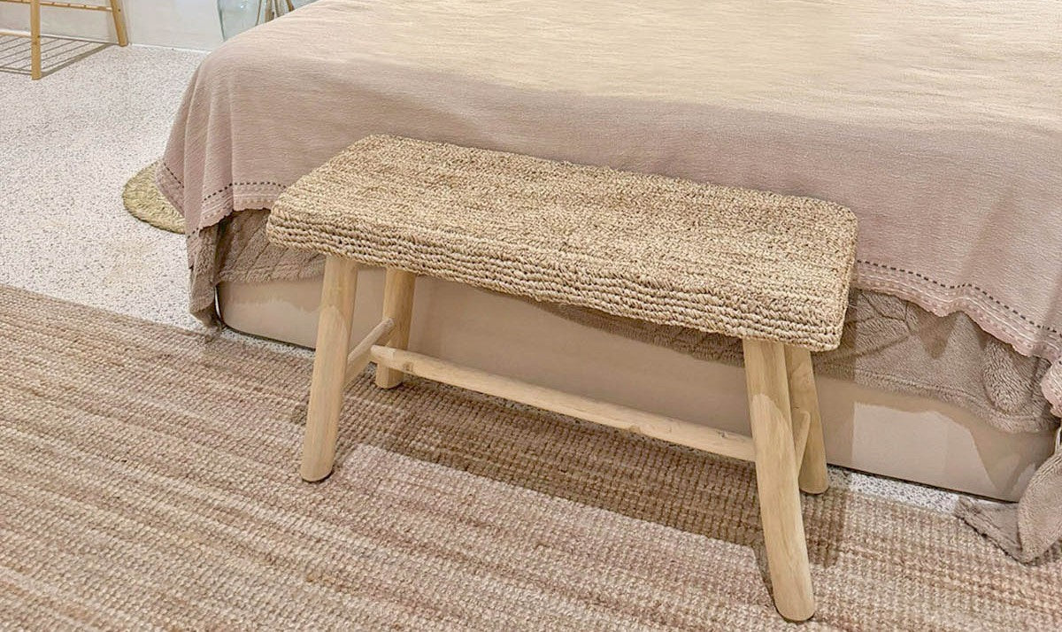 Bancos de madera y fibras naturales