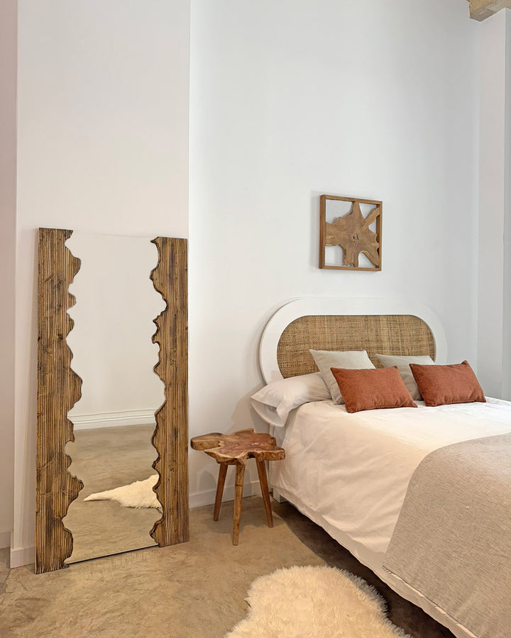 Mesa auxiliar de madera teca tallada artesanal abstracta original, mueble decorativo natural dormitorio