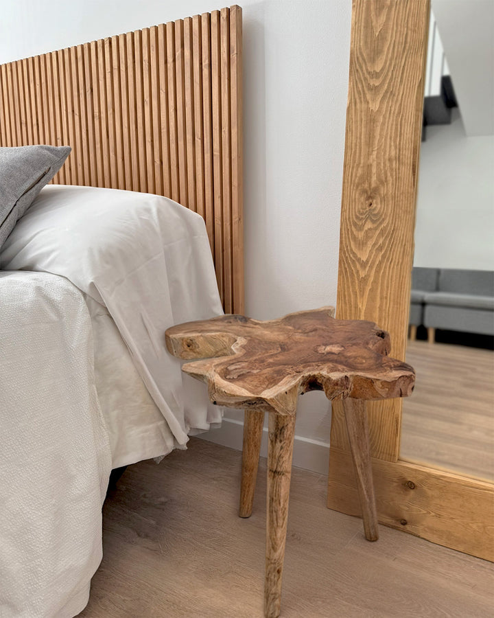 Mesa auxiliar de madera teca tallada artesanal abstracta original, mueble decorativo natural dormitorio