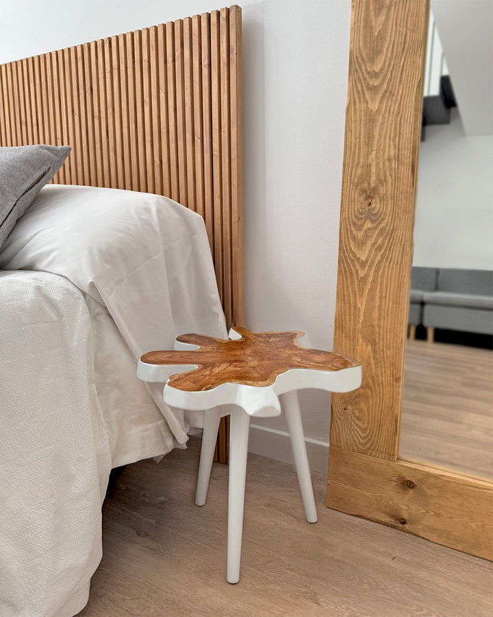 Mesa auxiliar de madera teca tallada blanca artesanal abstracta, mueble étnico natural dormitorio decorativo