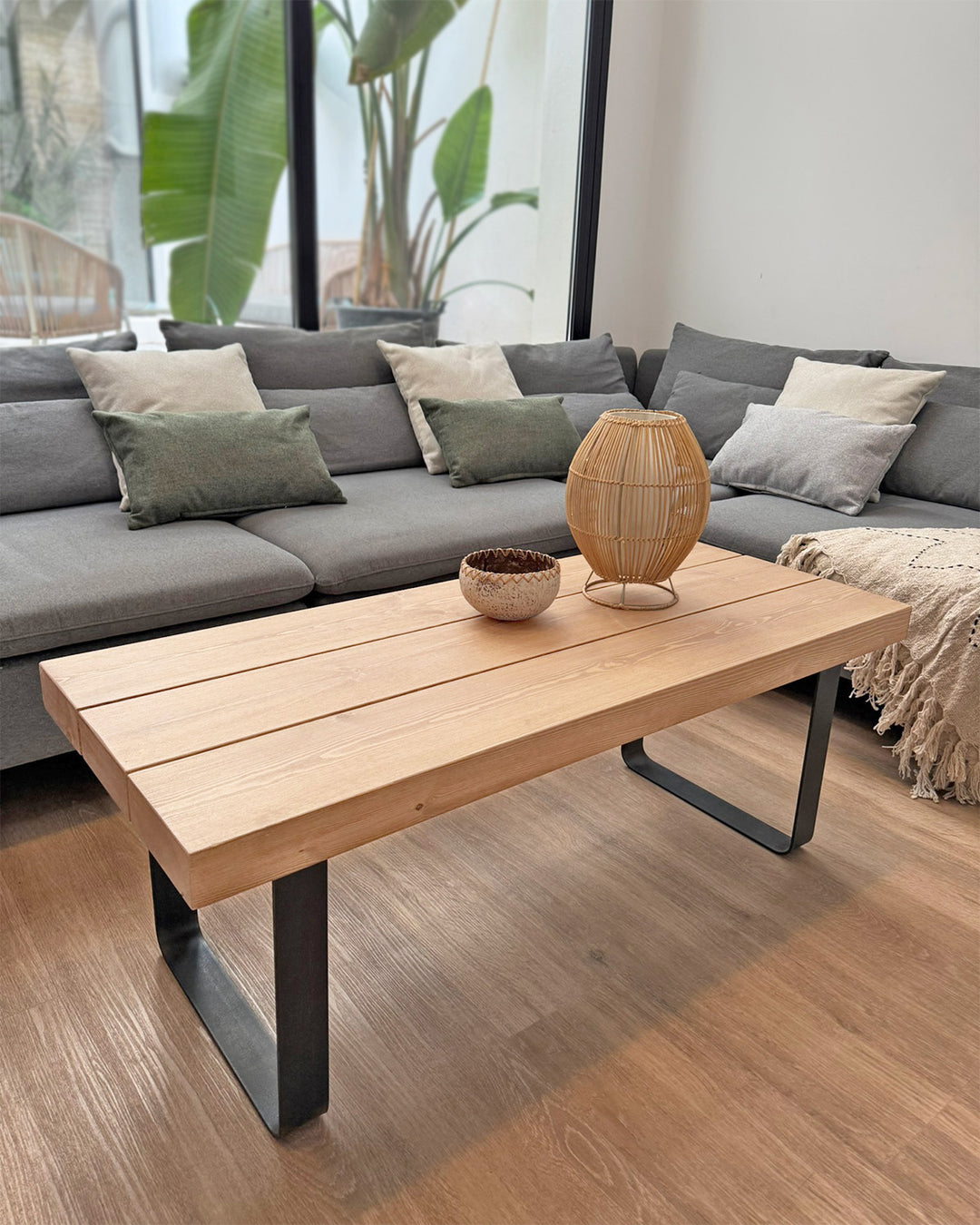 Liora coffee table