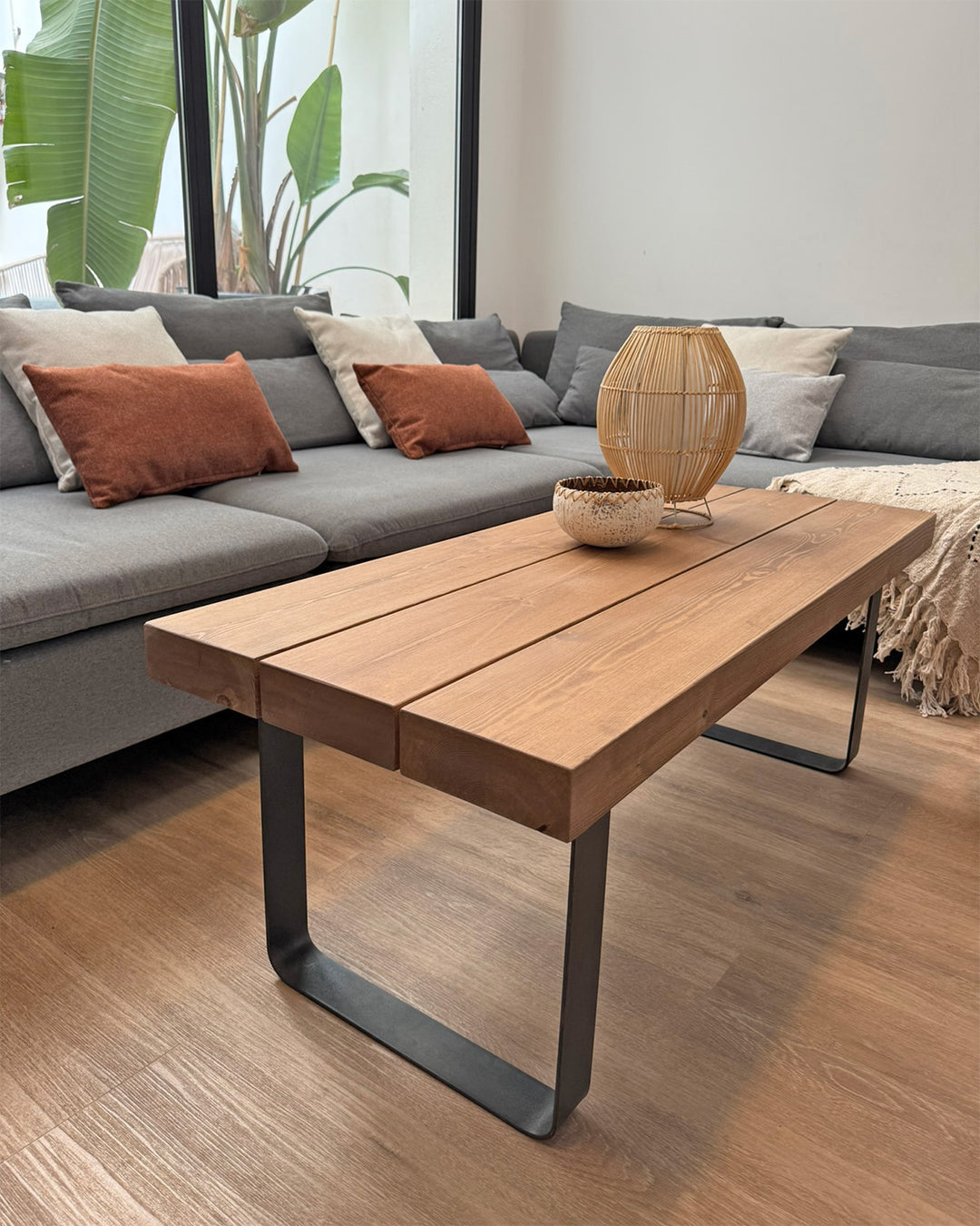 Liora coffee table