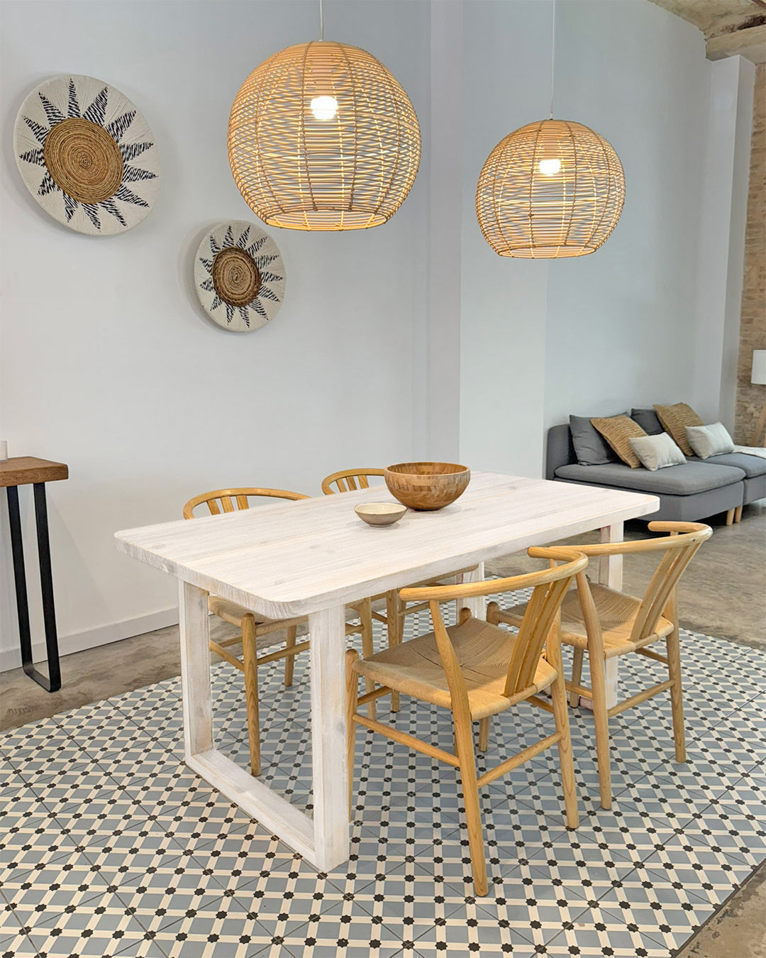 Alina dining table