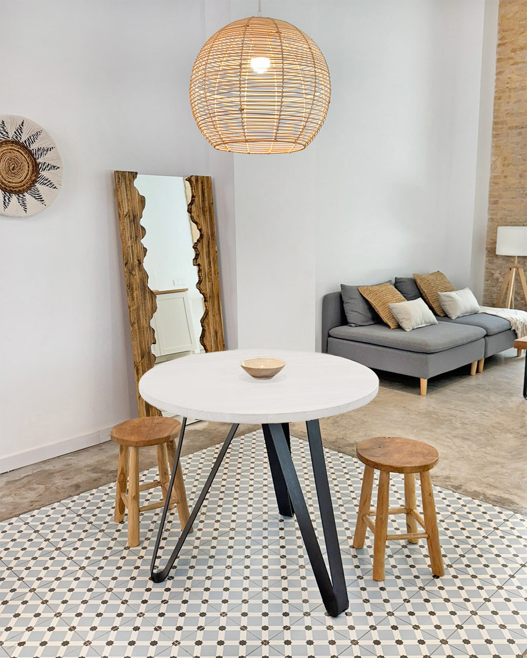 Talua dining table