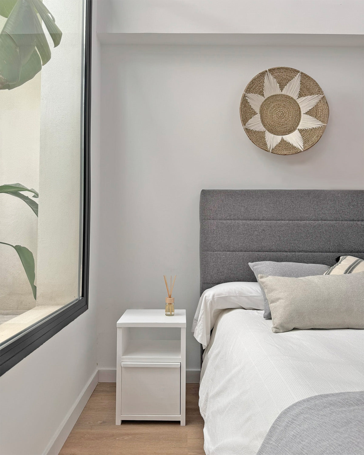 Mesita de noche Zaren Wood