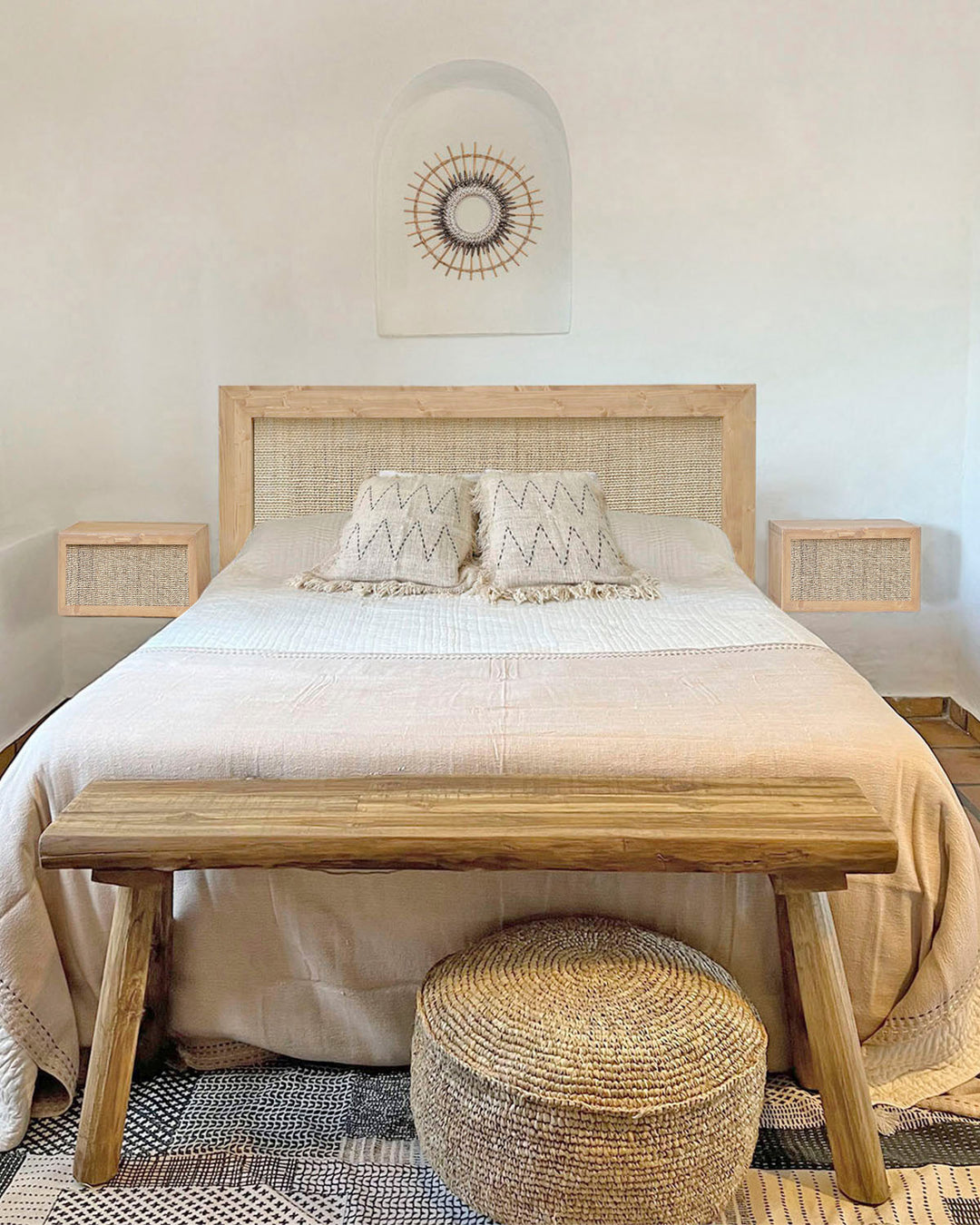 Table de chevet flottante en raphia naturel