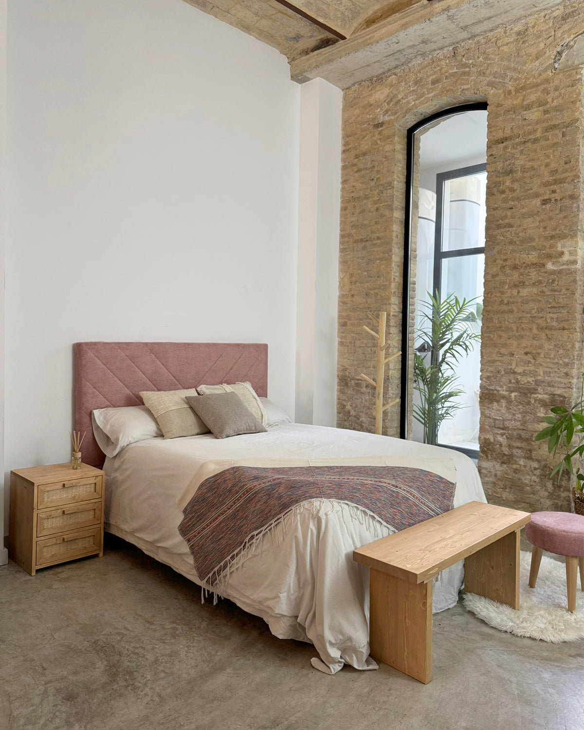 Mesita de noche Raf 3 cajones