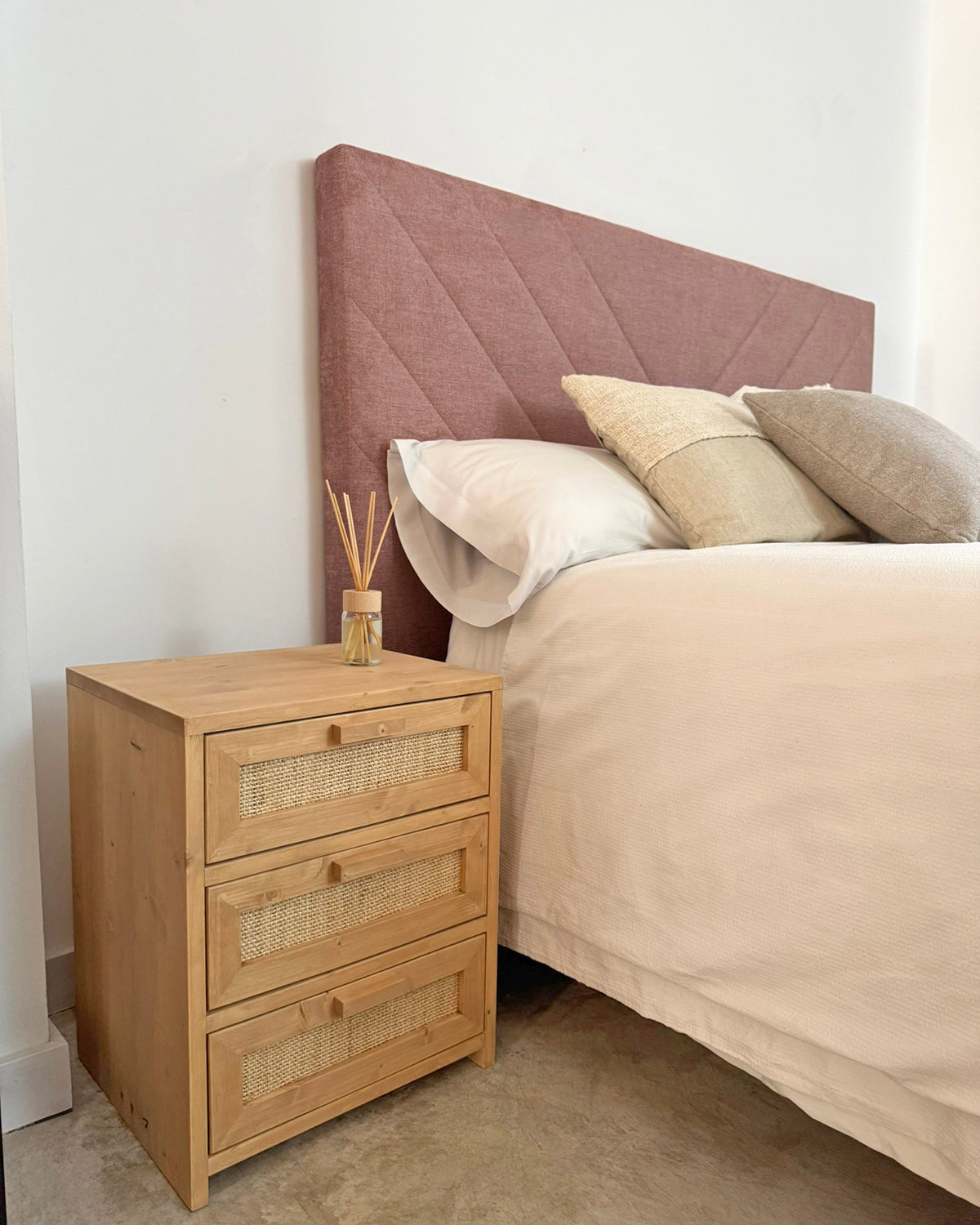 Mesita de noche Raf 3 cajones