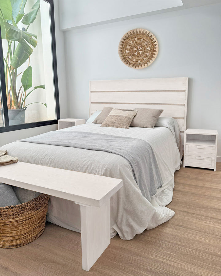 Woody bedside table with 2 drawers