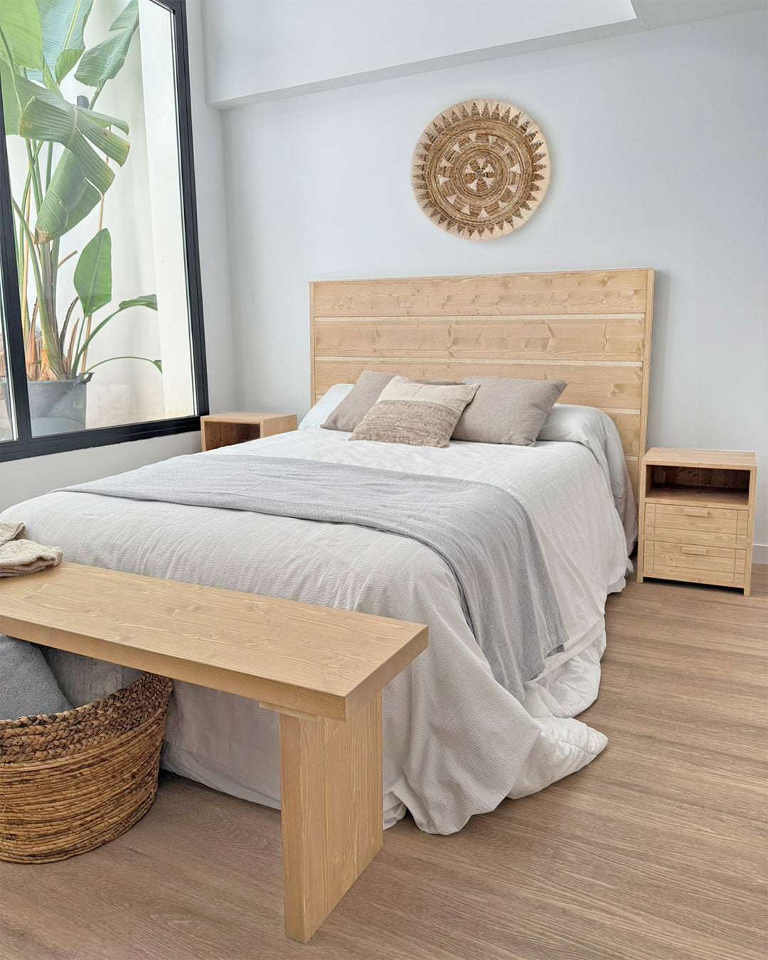 Woody bedside table with 2 drawers