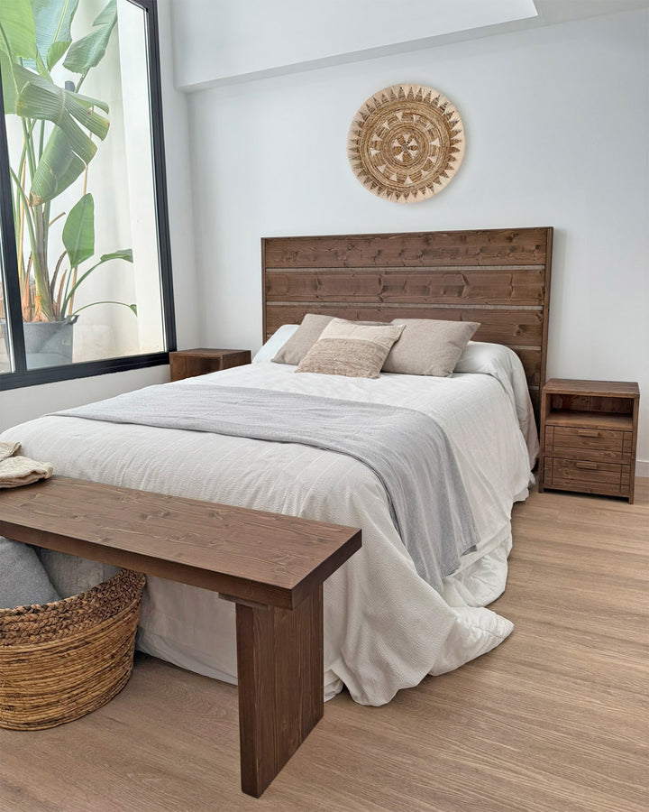 Woody bedside table with 2 drawers
