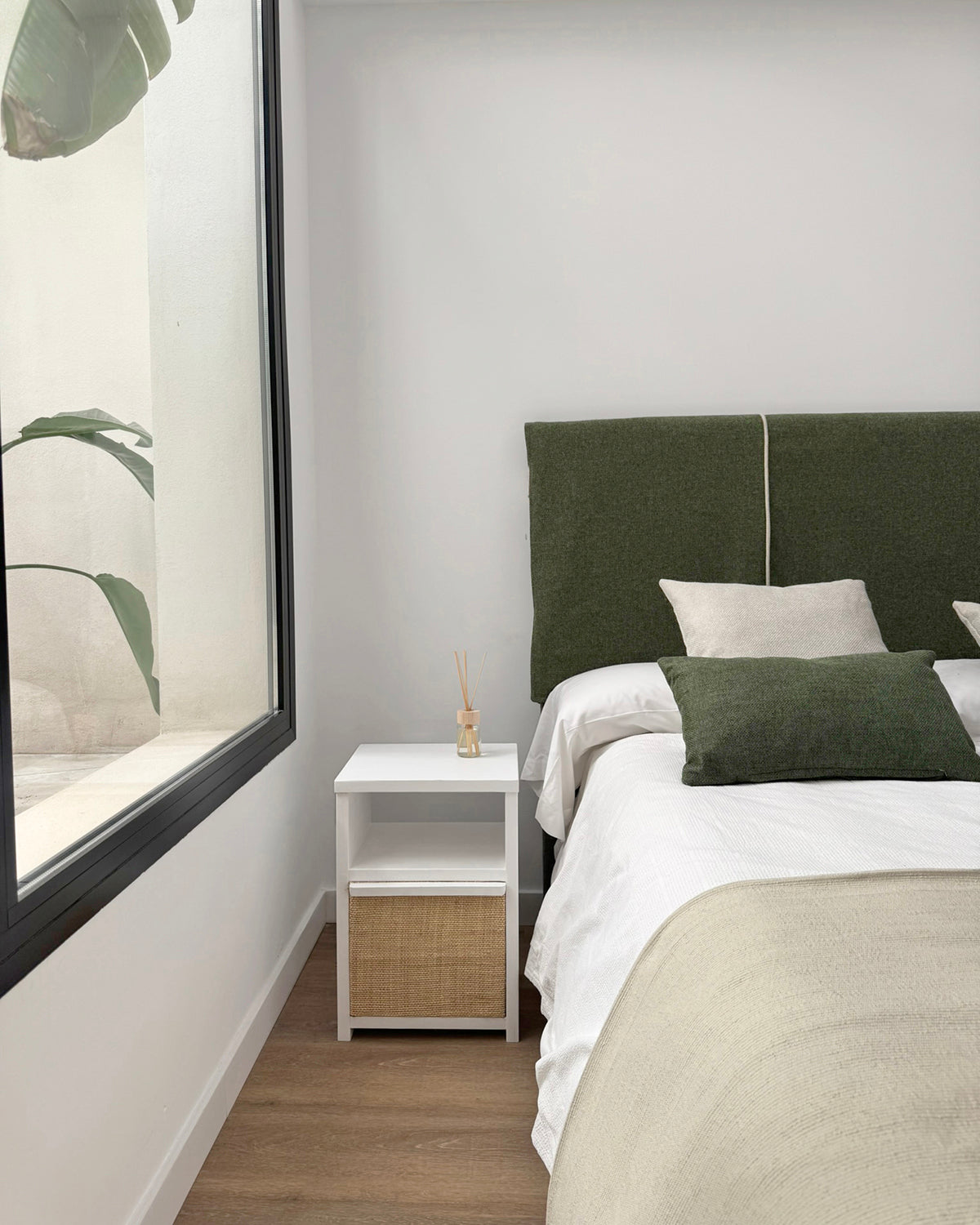 Mesita de noche Zaren Rafia natural