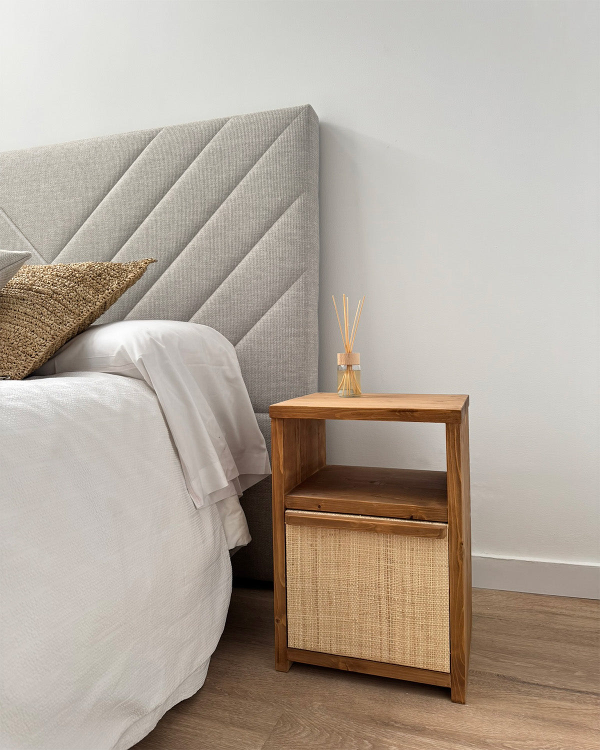 Mesita de noche Zaren Rafia natural