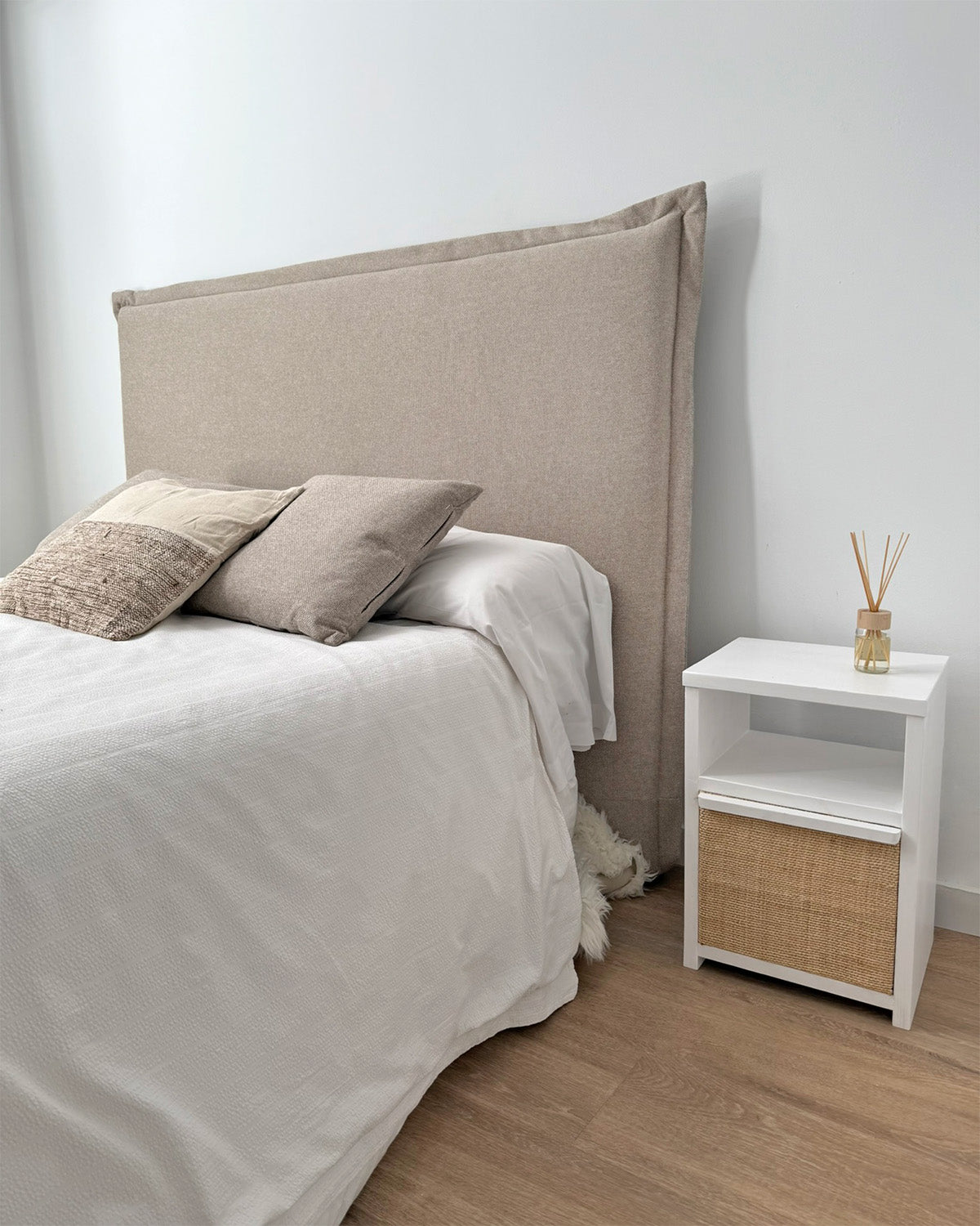 Mesita de noche Zaren Rafia natural