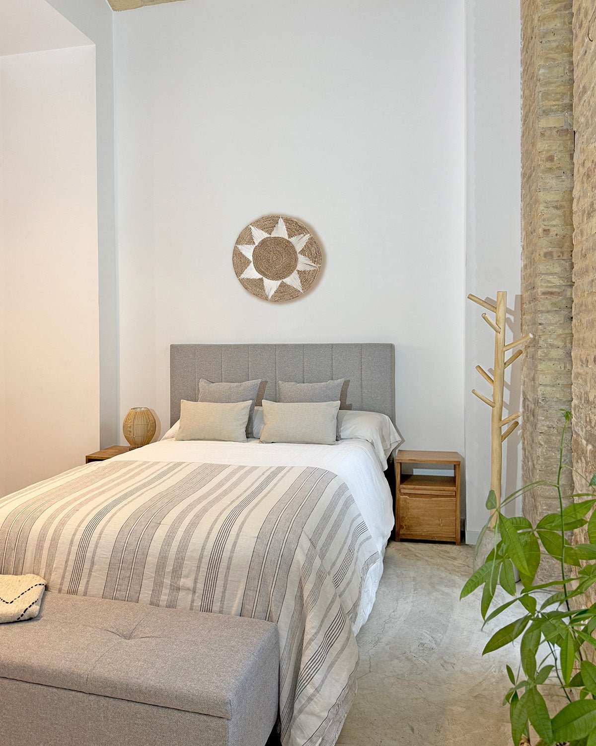 Mesita de noche Zaren Wood