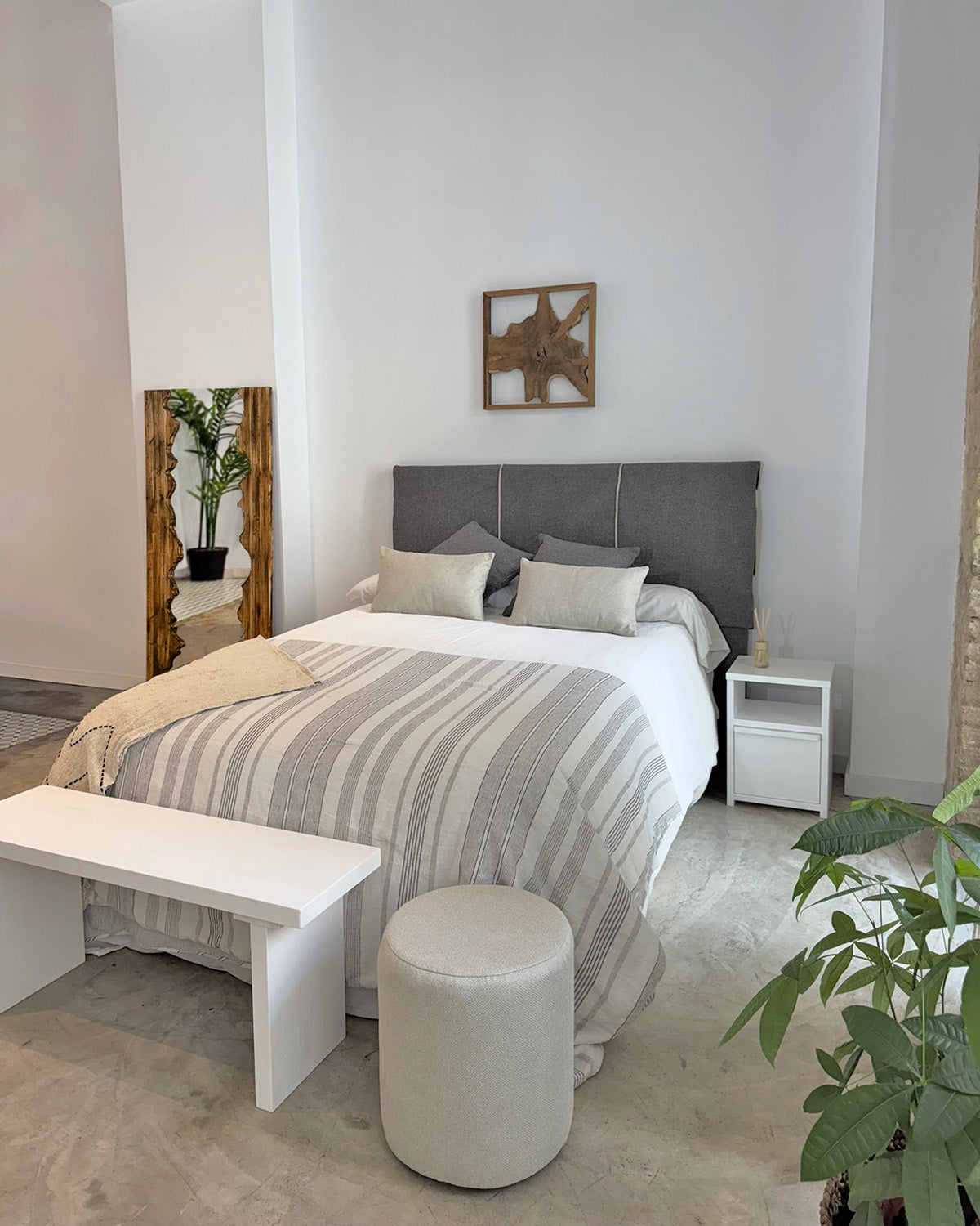 Mesita de noche Zaren Wood