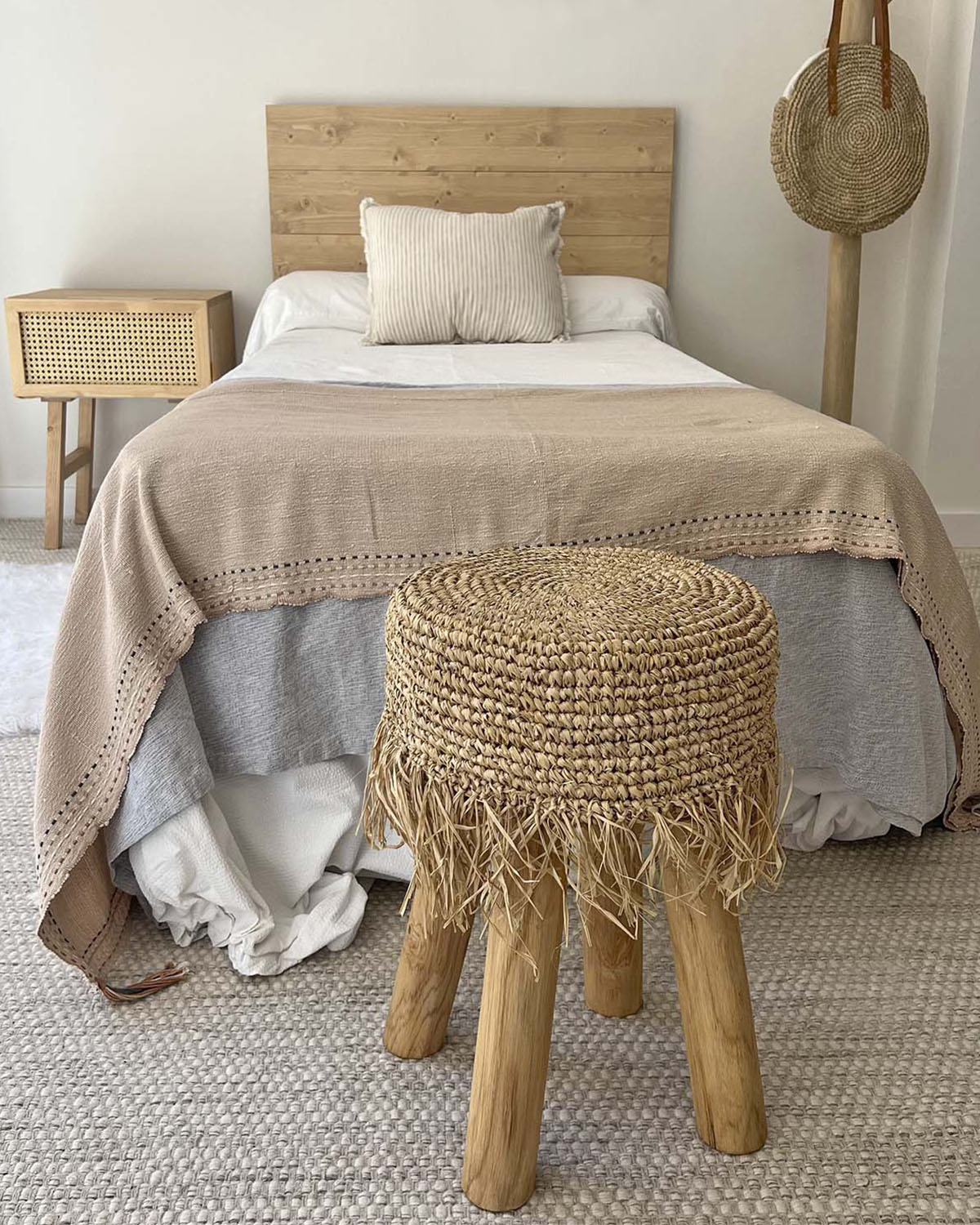  Felenny Taburete de bambú totalmente montado de madera para  spa, taburete bajo de bambú para cocina, dormitorio, sala de estar, baño (M)
