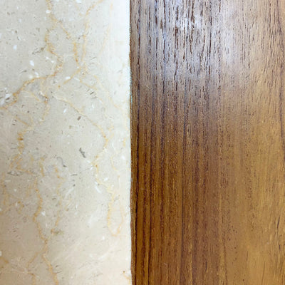 Detalle del marmol blanco y de la madera 